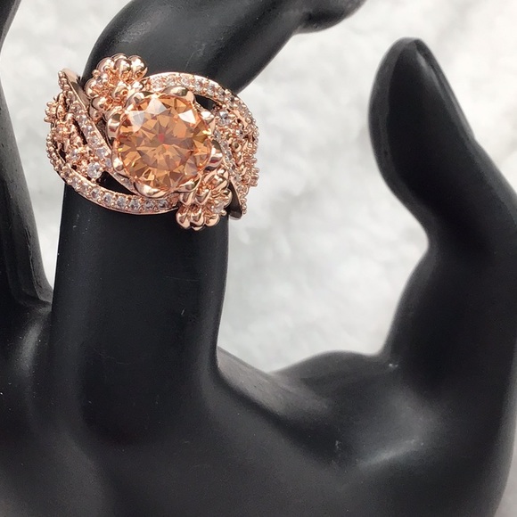 Sensational Morganite Diamond Ring - Picture 1 of 9
